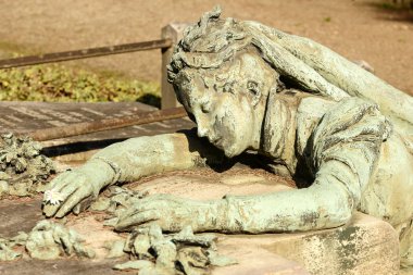 acı kadın heykel Monumental mezarlıkta, Milan