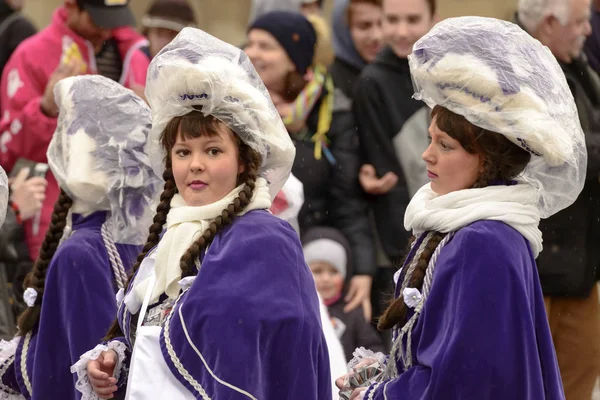 Two baby majorettes wrapped up against rain at Carnival parade, — Stock Photo, Image