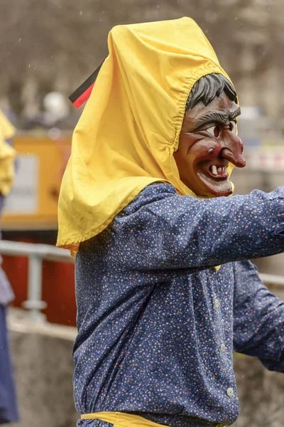 カーニバルのパレード、シュトゥットガルトで恐ろしい魔女マスク — ストック写真