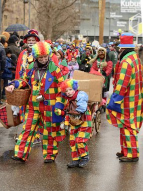  kadın palyaço karnaval geçit, Stuttgart palyaçoya çocuk ile