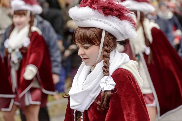 Majorette  in purple cloak at Carnival parade, Stuttgart — Stock Photo, Image