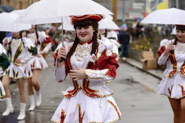 Young majorette under white umbrella at Carnival parade, Stuttga — Stock Photo, Image