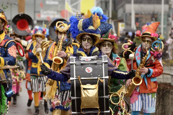 Tambor de baixo da banda de marcha colorido no desfile de Carnaval, Stuttgar Imagens Royalty-Free