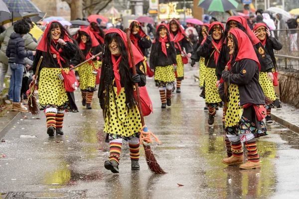 Smiling witches under rain at Carnival parade, Stuttgart — Stock Photo, Image