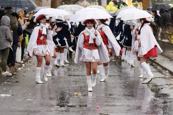 Majorettes march under white umbrella at Carnival parade, Stuttg — Stock Photo, Image