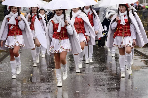 Majorettes under white umbrella at Carnival parade, Stuttgart — Stock Photo, Image
