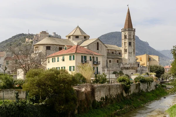 サン ビアージョ教会、Finalborgo、イタリア — ストック写真