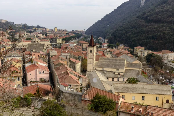 Vista aérea da aldeia do castelo de San Giovanni, Finalborgo, Ita — Fotografia de Stock