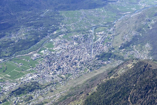 Paisaje urbano de Sondrio desde arriba, Italia — Foto de Stock