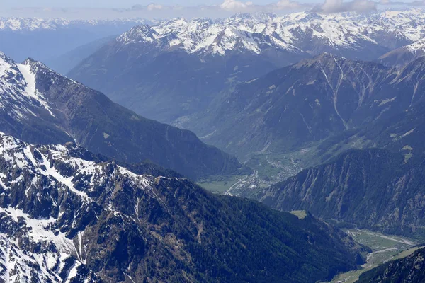 Sondalo en hoge Valtellina luchtfoto, Italië — Stockfoto