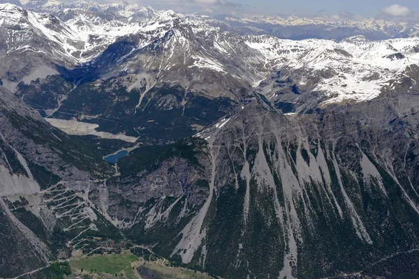 Шпилька перетворюється на дорозі Stelvio pass, Сондріо (Італія) — стокове фото