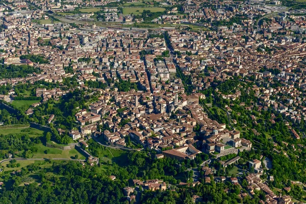 Bérgamo ciudad alta aérea, Italia — Foto de Stock