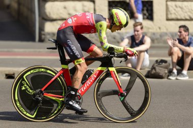 Tehlikeli takım rakip İtalya 2017, Milan, yüksek hızda