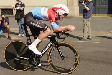 Hızlı adım takım rakip İtalya 2017, Milan, yüksek hızda