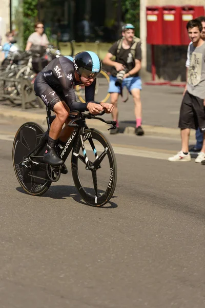 Sky Team competidor a alta velocidad en Giro 2017, Milán —  Fotos de Stock