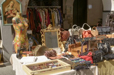 vintage parlak ışık Elişi semt pazarı, Chia at nesneleri