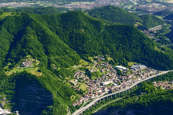 Sedrina Köyü hava, İtalya — Stok fotoğraf