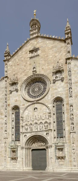 Detal fasada katedry, Como, Włochy — Zdjęcie stockowe