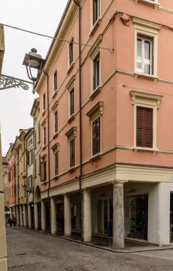 eski evleri ile kaplı patika, Mantua, İtalya