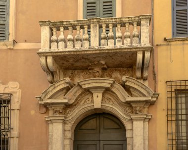 bir şekilde dekore edilmiş Rönesans balkon, Mantua, İtalya