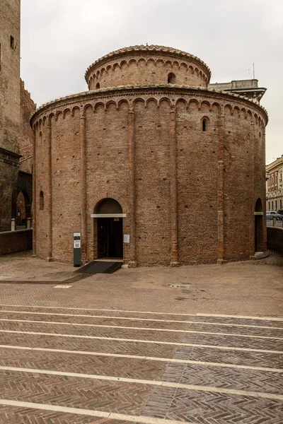 San Lorenzo Romanesk kilise, Mantua, İtalya — Stok fotoğraf