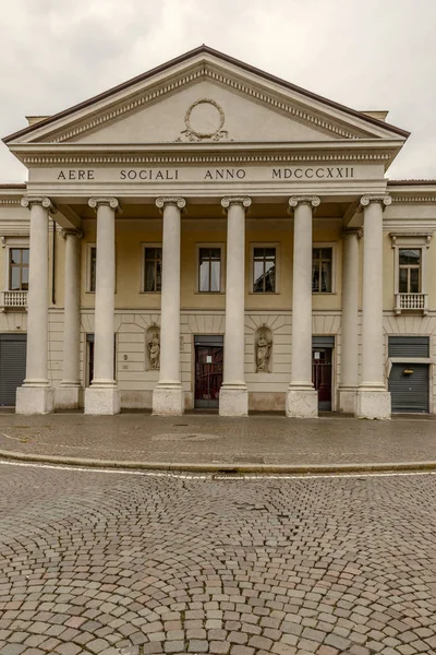 Neoklasik Cephe Sosyal tiyatro, Mantua, İtalya — Stok fotoğraf