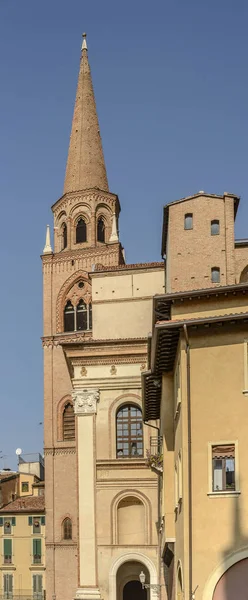 Glockenturm der Kirche sant andrea, mantua, italien — Stockfoto