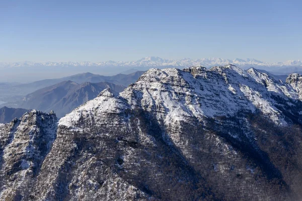 Πρώτα χιόνια στη κορυφή Resegone ανατολική πλευρά, Ιταλία — Φωτογραφία Αρχείου