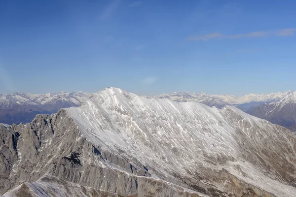 Primeira neve no lado leste do pico de Grigna, Itália — Fotografia de Stock