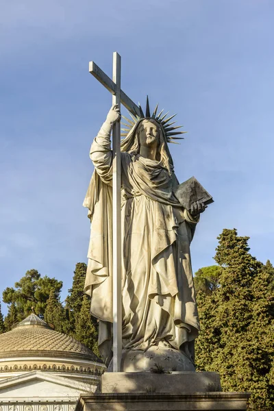 "Wiara"duży kamień rzeźba cmentarzu Staglieno, Genova, Włochy — Zdjęcie stockowe