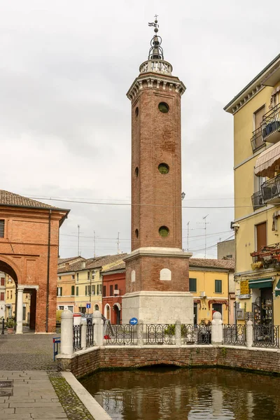 "公民塔 "在村庄中心, Comacchio, 意大利 — 图库照片