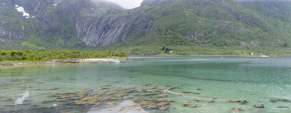 Amarração na entrada verde, Tengelfjorden, Noruega — Fotografia de Stock