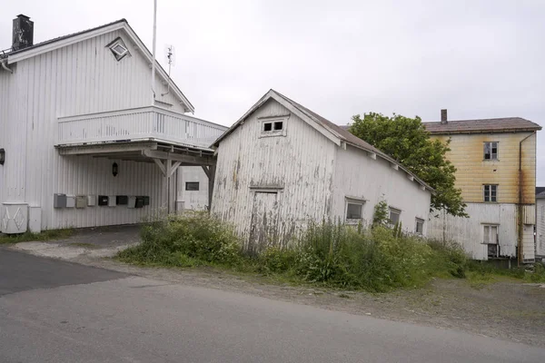 Pequeño almacén en ruinas, Henningsvaer, Lofoten, Noruega — Foto de Stock