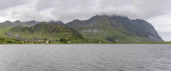 Fjord landschap, nabij Eggum, Lofoten, Noorwegen — Stockfoto