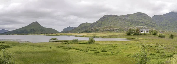 Farstad lago paisagem, Lofoten, Noruega — Fotografia de Stock