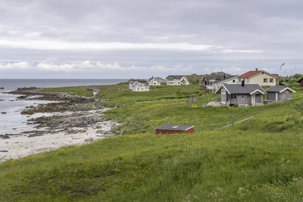 Case sulla riva, vicino a Ramberg, Lofoten, Norvegia — Foto Stock