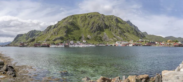 Vista do porto de dique exterior, Ballstad, Lofoten, Noruega — Fotografia de Stock