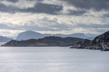 Fiyort, Instegeita, Norveç 'teki uçurumdaki tek ev.