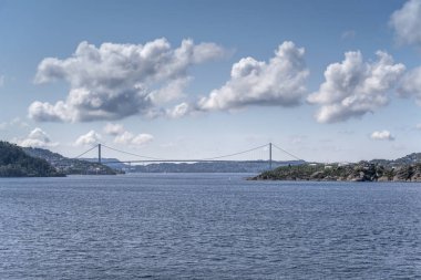 Fiyort, Bergen, Norveç 'teki köprüye sorun