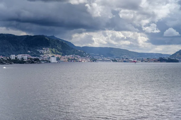 Paisaje urbano frente al mar, Bergen, Noruega — Foto de Stock