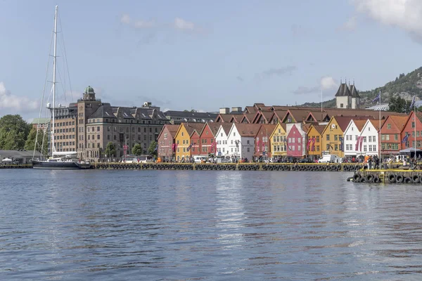 노르웨이 , 베르겐 항구 항구에 있는 아름다운 집들 — 스톡 사진