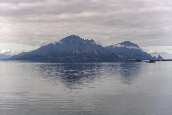 Wyspa Stigen z południa, Stigfjord, Norwegia — Zdjęcie stockowe