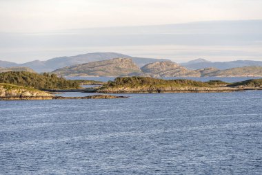 Dağılmış kayalıklar takımadaları ve fiyort kıyıları, Naeroya adası, N