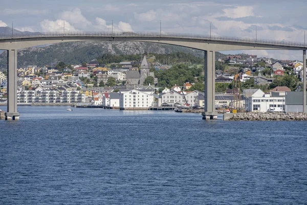 Taller span of Sorsund bridge, Kristiansund — ストック写真