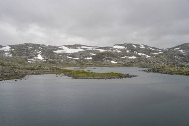 Norveç, Finse yakınlarındaki çorak dağlarda dağ gölü