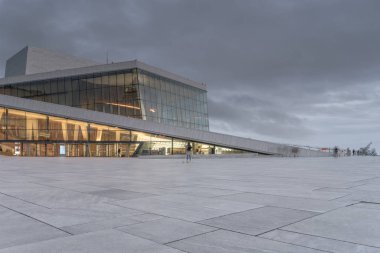 Akşam karanlığında opera ışıkları, Oslo, Norveç