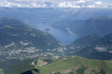 Batıdan, İtalya 'dan, Allah Vadisi ve Como Gölü