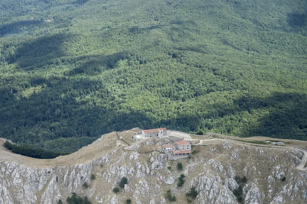 Aerial of Madonna mountain sanctuary, Viggiano, Agri valley, Ita — Stock Photo, Image