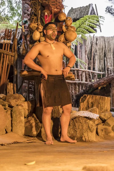 Rotorua Nueva Zelanda Noviembre 2019 Actor Traje Tradicional Canta Escenario — Foto de Stock