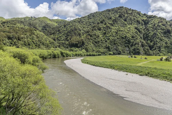 Landschaft Mit Manawatu Fluss Untiefen Und Üppiger Waldvegetation Grüner Hügellandschaft — Stockfoto